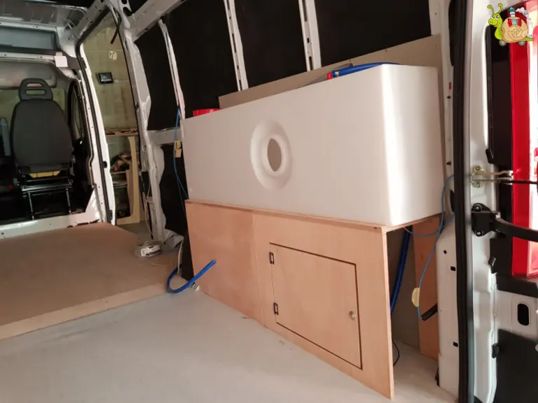 Furgoneta con mobiliario interior